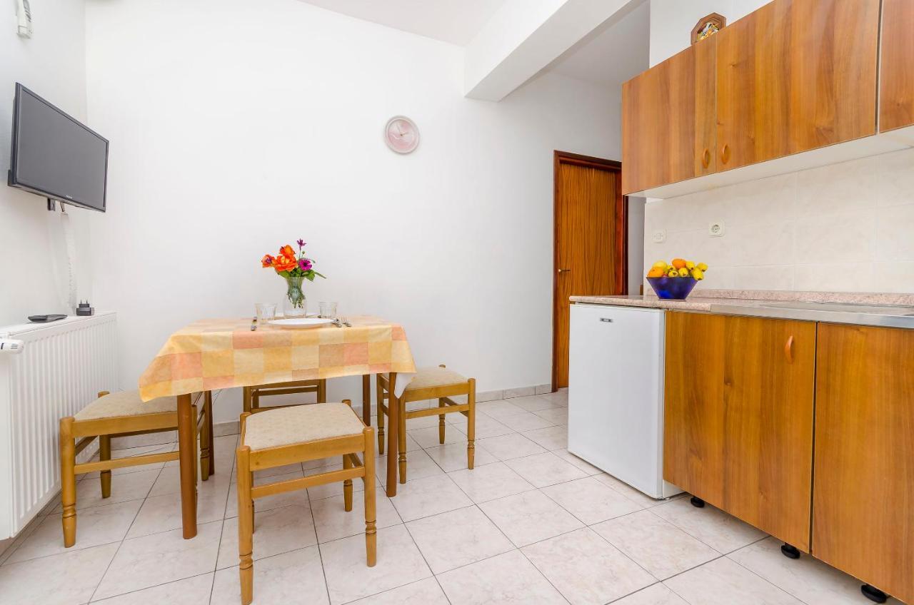 Apartments Tomislav Трогір Екстер'єр фото